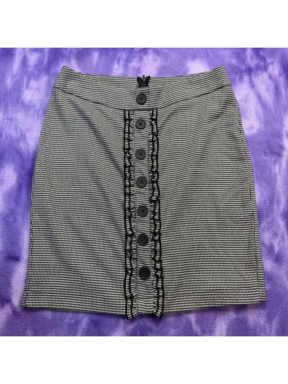 Trixxi houndstooth black and white skirt with ruffle and button detail